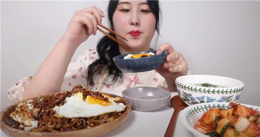 人气菜品分享 了解Youtube吃播界的美食宠儿mile·米乐m6(图2)